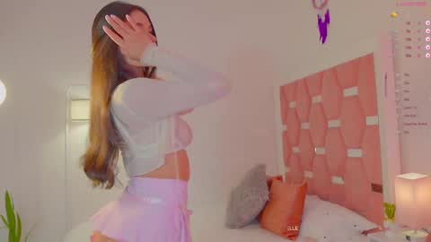 Snapshot of nicolle_mitchelle chatting on 03/01/25, 10:34 NEW instagram nicollemitchelle online show from 03/01/25, 10:34