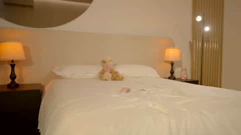 Snapshot of nicolle_mitchelle chatting on 07/17/26, 12:34 NEW instagram nicollemitchelle online show from 07/17/26, 12:34