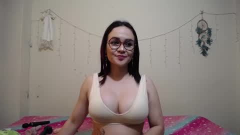 nicolle_sky online show from 03/02/25, 06:19