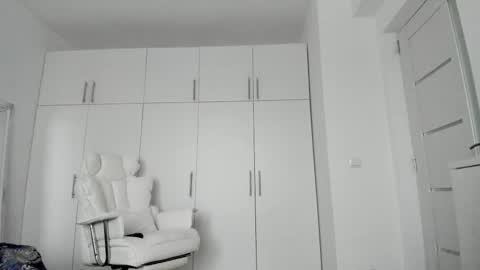 Snapshot of nicolledelight chatting on 09/11/25, 04:45 Nicolle online show from 09/11/25, 04:45