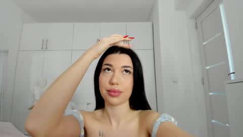 Nicolle online show from 03/01/26, 06:48