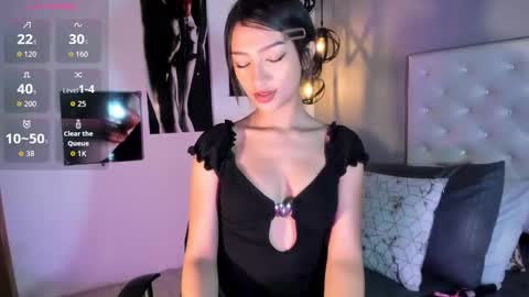 Snapshot of nicollee_heart chatting on 10/11/25, 01:53 Nicolle online show from 10/11/25, 01:53