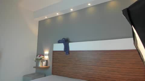 Nicolle online show from 10/22/25, 11:32