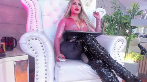 Snapshot of nicollette_miller chatting on 01/04/25, 02:56 Nicollette Miller online show from 01/04/25, 02:56