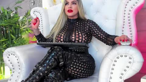 Snapshot of nicollette_miller chatting on 01/16/25, 03:13 Nicollette Miller online show from 01/16/25, 03:13