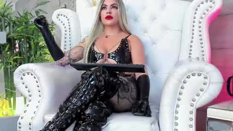 Snapshot of nicollette_miller chatting on 02/10/25, 03:21 Nicollette Miller online show from 02/10/25, 03:21