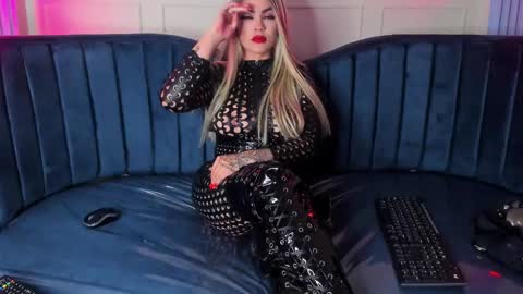 Snapshot of nicollette_miller chatting on 03/04/25, 06:29 Nicollette Miller online show from 03/04/25, 06:29