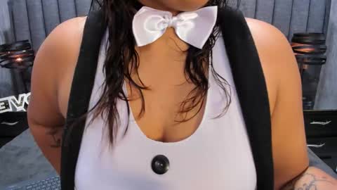 Snapshot of nicollrose chatting on 10/11/25, 03:06 NicolleRose online show from 10/11/25, 03:06