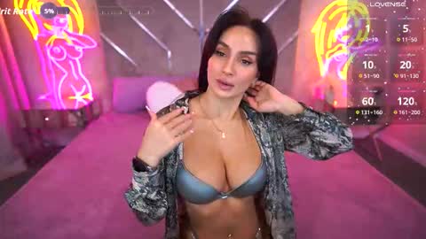 Snapshot of nicolnightt chatting on 10/17/25, 05:21 Nicole online show from 10/17/25, 05:21