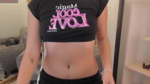Snapshot of nicolross_ chatting on 05/24/26, 02:55 NicolRoss online show from 05/24/26, 02:55