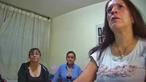 nicoltatiana_ online show from 10/15/25, 11:49