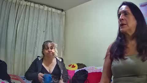 nicoltatiana_ online show from 10/30/25, 11:27