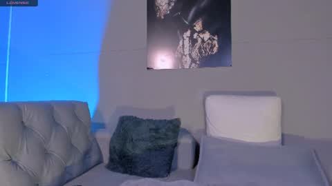Snapshot of nicolvibes_212 chatting on 06/11/26, 01:27 Nicol online show from 06/11/26, 01:27