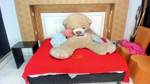 Snapshot of nicolysofi chatting on 12/27/24, 11:06 nicolysofi online show from 12/27/24, 11:06