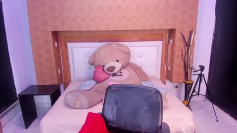 Snapshot of nicolysofi chatting on 01/07/25, 11:05 nicolysofi online show from 01/07/25, 11:05