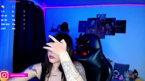 Snapshot of nicorobinn chatting on 11/19/25, 12:43 Lizzie online show from 11/19/25, 12:43