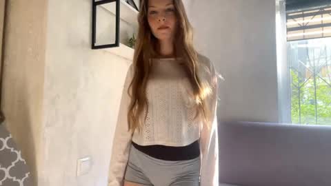 Snapshot of nidarauhecker chatting on 04/18/26, 05:22 Agata online show from 04/18/26, 05:22