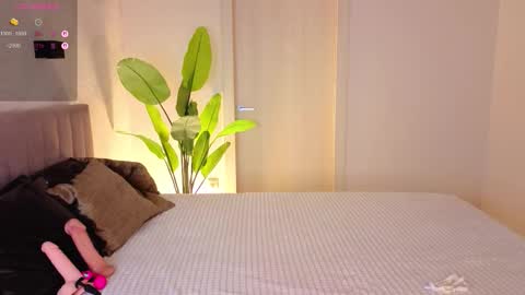 Snapshot of nightfloat chatting on 09/13/25, 11:59 Daisy nd Tyler 3 online show from 09/13/25, 11:59