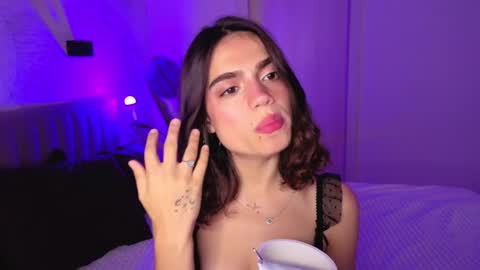 Snapshot of nightfloat chatting on 09/25/25, 05:22 Daisy nd Tyler 3 online show from 09/25/25, 05:22