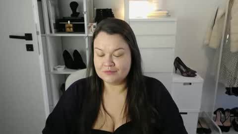 Holly online show from 03/18/26, 07:33