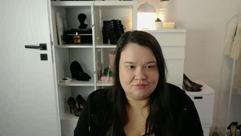 Holly online show from 04/09/26, 07:03