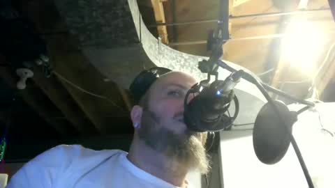 Snapshot of nightlifecouple chatting on 01/08/25, 02:46 nightlifecouple online show from 01/08/25, 02:46