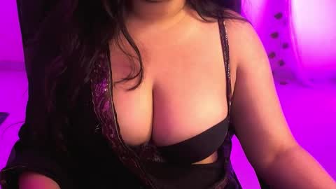 Snapshot of nightqueen107446 chatting on 10/06/25, 04:43 nightqueen107446 online show from 10/06/25, 04:43