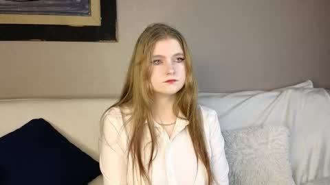 Snapshot of nightsaffron chatting on 11/27/25, 06:59 Azalea online show from 11/27/25, 06:59