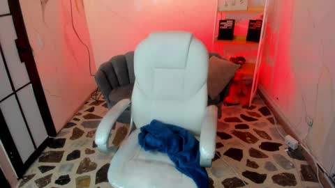 Anni online show from 09/19/25, 12:50