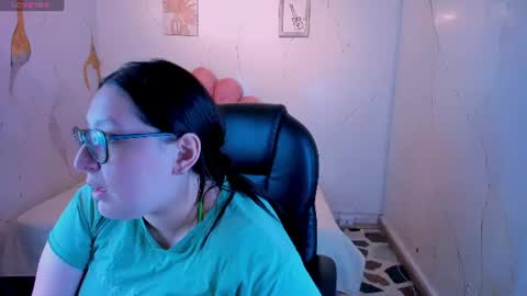 Snapshot of niickyjones chatting on 06/23/26, 06:11 Anni online show from 06/23/26, 06:11