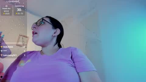 Snapshot of niickyjones chatting on 07/11/26, 10:33 Anni online show from 07/11/26, 10:33