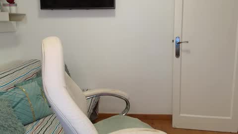 Nicolle Bustamante online show from 11/26/25, 07:37