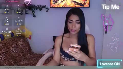 Nicolle Bustamante online show from 03/04/26, 08:04