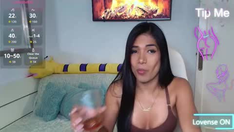 Nicolle Bustamante online show from 04/24/26, 08:11