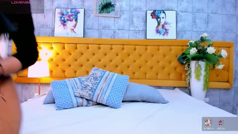 Nicolle White online show from 10/27/25, 08:46