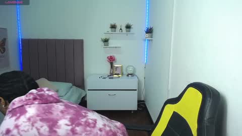 Snapshot of niina_lovee_ chatting on 12/03/24, 03:22 online show from 12/03/24, 03:22