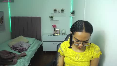 Snapshot of niina_lovee_ chatting on 12/03/24, 06:28 online show from 12/03/24, 06:28