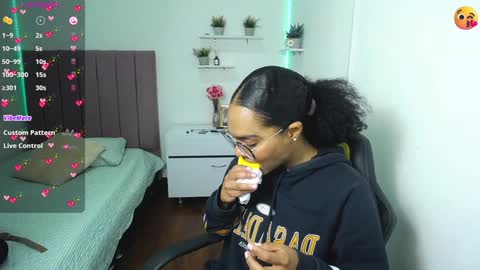 Snapshot of niina_lovee_ chatting on 12/07/24, 01:40 online show from 12/07/24, 01:40