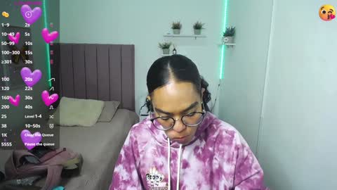 Snapshot of niina_lovee_ chatting on 12/11/24, 02:22 online show from 12/11/24, 02:22