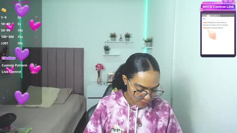 Snapshot of niina_lovee_ chatting on 12/11/24, 05:26 online show from 12/11/24, 05:26