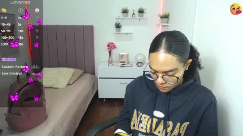 Snapshot of niina_lovee_ chatting on 12/12/24, 02:55 online show from 12/12/24, 02:55