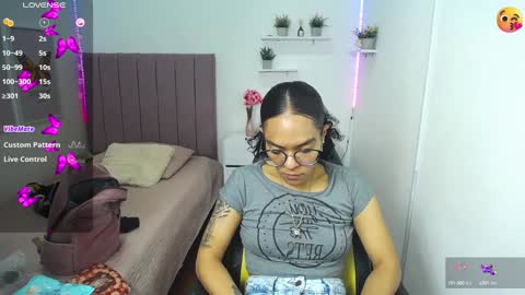 Snapshot of niina_lovee_ chatting on 12/12/24, 05:59 online show from 12/12/24, 05:59