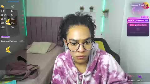 Snapshot of niina_lovee_ chatting on 12/14/24, 06:52 online show from 12/14/24, 06:52