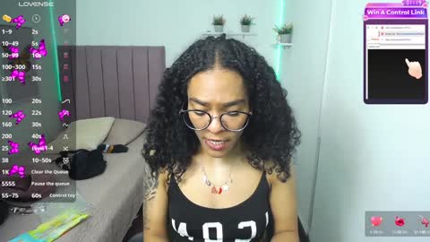 Snapshot of niina_lovee_ chatting on 12/16/24, 02:38 online show from 12/16/24, 02:38
