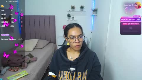 Snapshot of niina_lovee_ chatting on 12/16/24, 06:16 online show from 12/16/24, 06:16