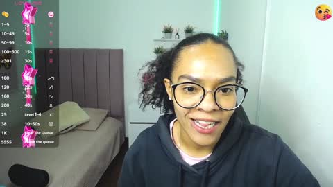 Snapshot of niina_lovee_ chatting on 12/26/24, 01:43 online show from 12/26/24, 01:43