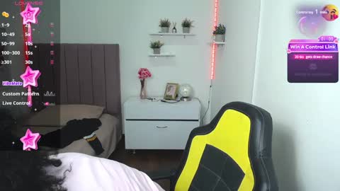Snapshot of niina_lovee_ chatting on 12/26/24, 04:58 online show from 12/26/24, 04:58