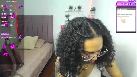 Snapshot of niina_lovee_ chatting on 12/28/24, 05:03 online show from 12/28/24, 05:03