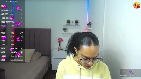 Snapshot of niina_lovee_ chatting on 12/30/24, 01:36 online show from 12/30/24, 01:36