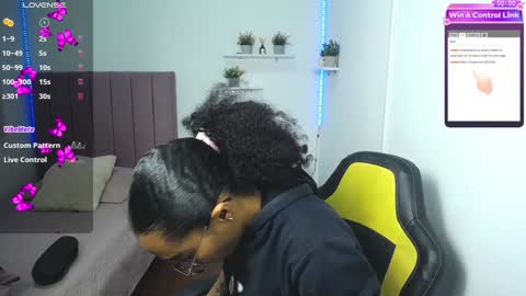 Snapshot of niina_lovee_ chatting on 12/31/24, 05:07 online show from 12/31/24, 05:07